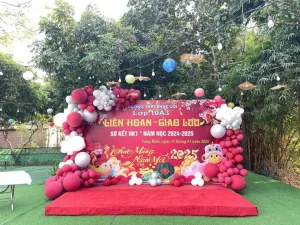 Trang trí liên hoan 10A3 Phúc Lợi