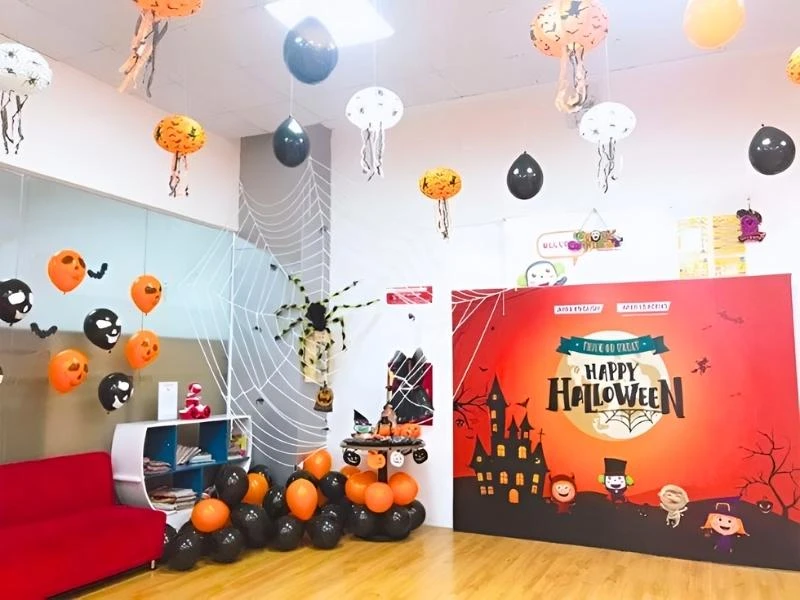 trang trí Halloween lớp học
